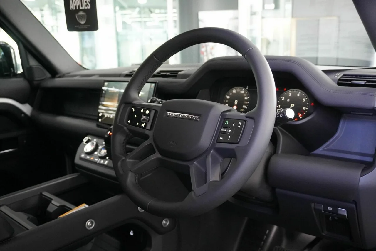 2025 Land Rover Defender 110 P400 AWD X-Dynamic SE L663 25.5MY, photo 3
