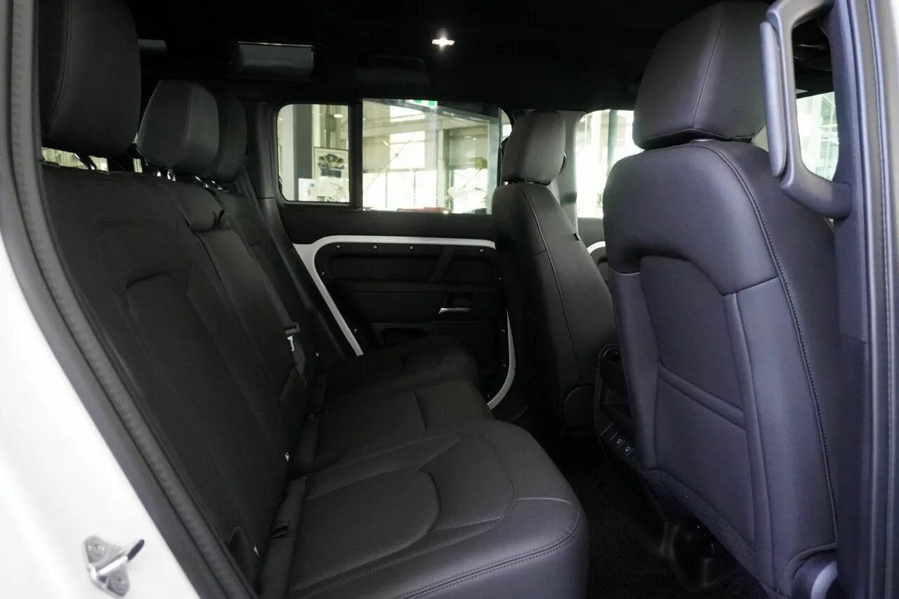 2025 Land Rover Defender 110 P400 AWD X-Dynamic SE L663 25.5MY, photo 9