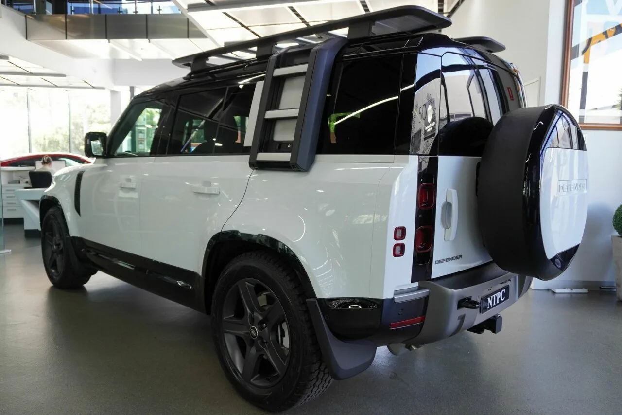 2025 Land Rover Defender 110 P400 AWD X-Dynamic SE L663 25.5MY, photo 10