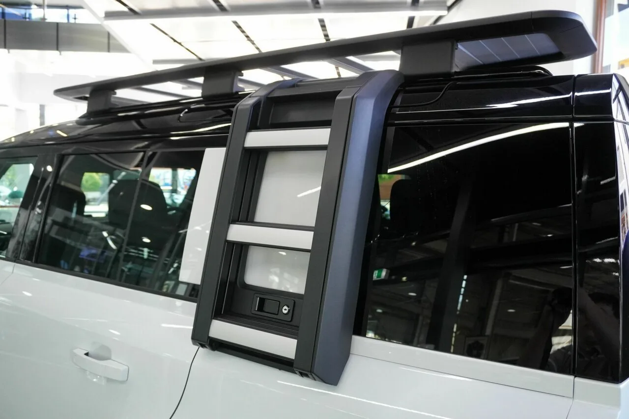 2025 Land Rover Defender 110 P400 AWD X-Dynamic SE L663 25.5MY, photo 12
