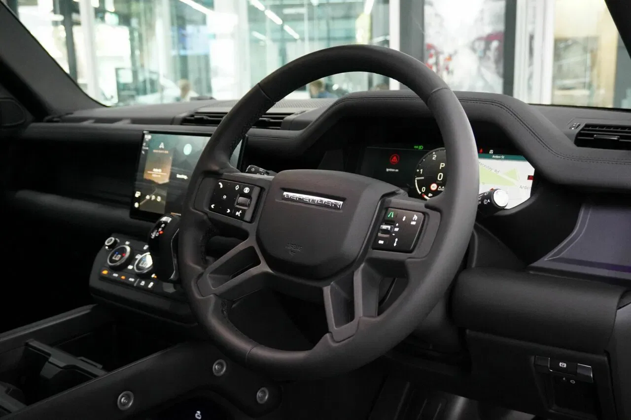 2025 Land Rover Defender 110 D350 AWD X-Dynamic SE L663 25.5MY, photo 3