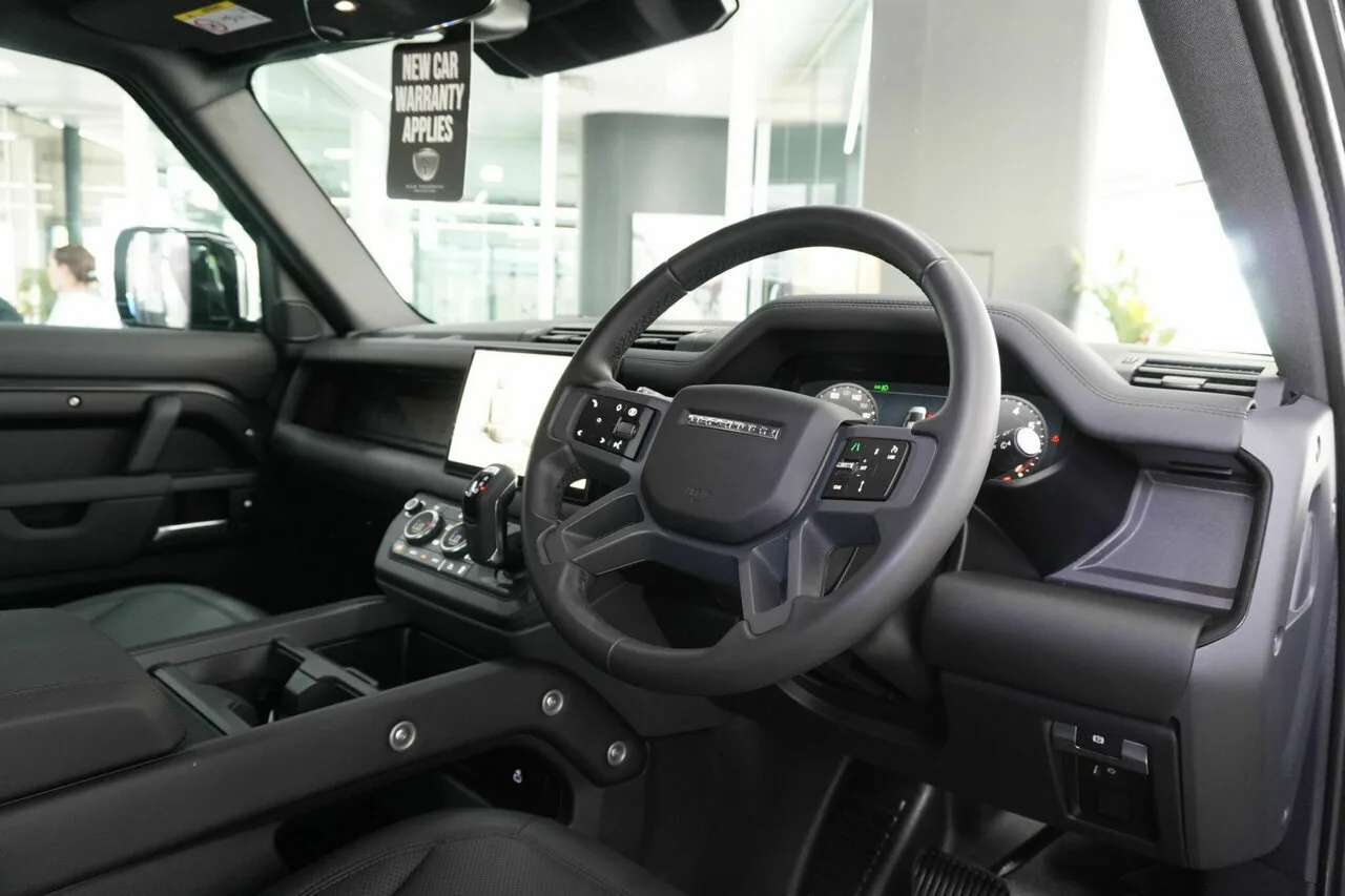 2025 Land Rover Defender 110 P400 AWD X-Dynamic HSE L663 25.5MY, photo 3