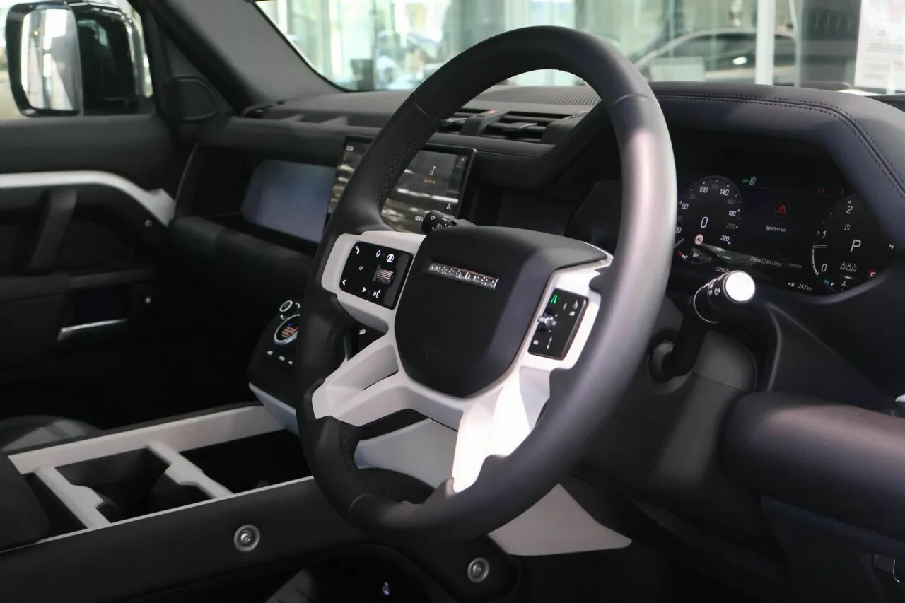 2024 Land Rover Defender 110 D350 AWD X-Dynamic SE L663 25MY, photo 3