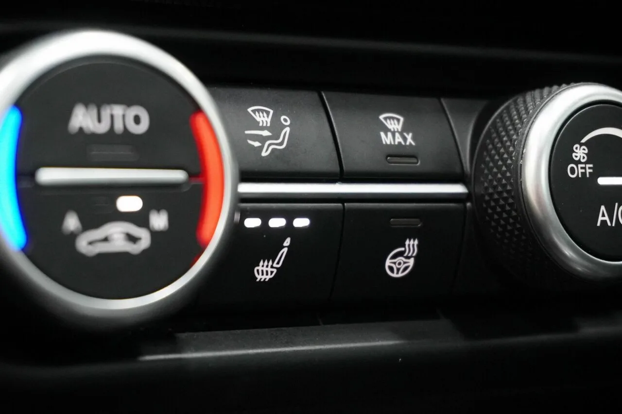 2023 Alfa Romeo Giulia Quadrifoglio Series 4 MY23, photo 16