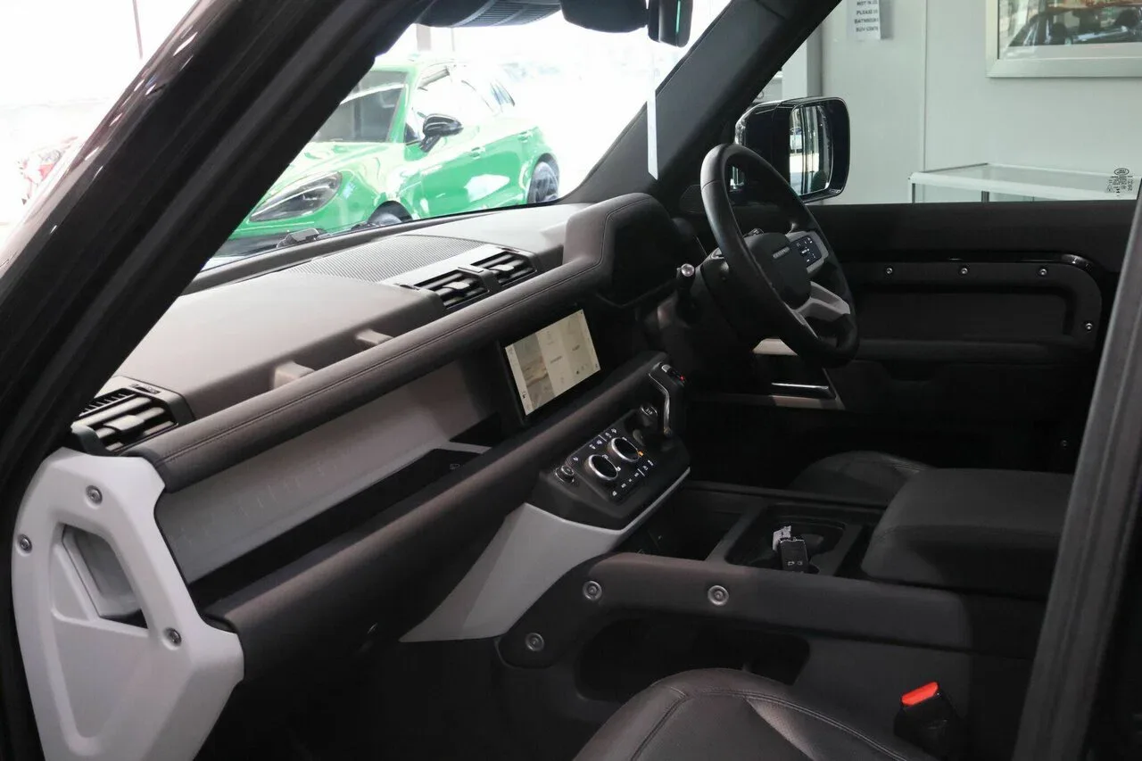 2023 Land Rover Defender SE L663 23.5MY, photo 16