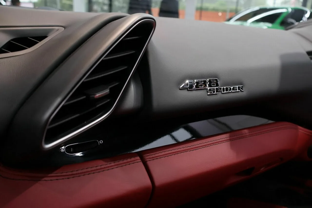 2017 Ferrari 488 Spider DCT F142M, photo 11