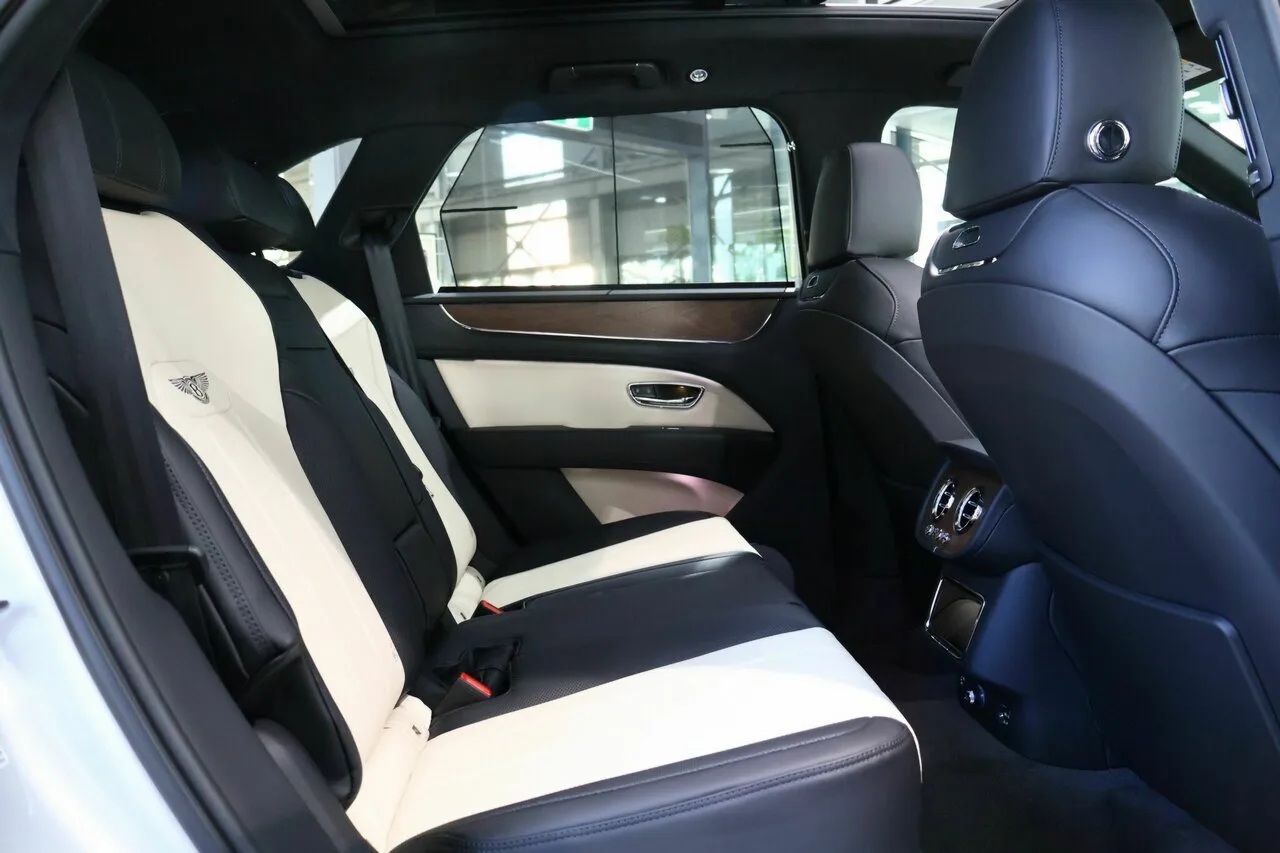 2026 Bentley Bentayga V8 AWD 4V MY26, photo 9