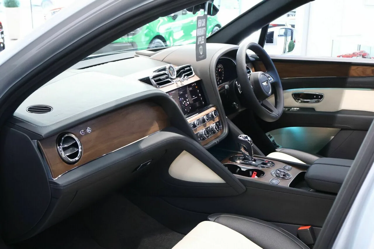 2026 Bentley Bentayga V8 AWD 4V MY26, photo 15